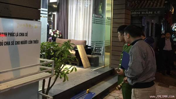 Công an khám nghiệm hiện trường vụ việc