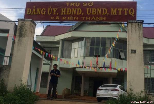 Cách chức chủ tịch xã dùng bằng cấp 3 giả