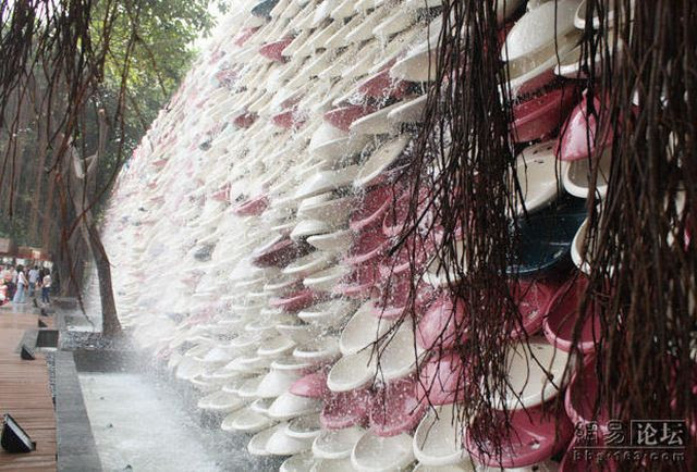 Great Chinese Toilet Wall (20 pics)