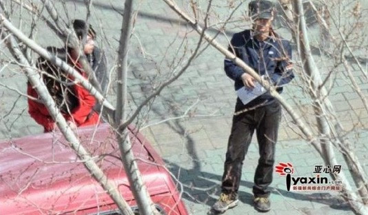 Akibat Terlalu Asyik Beromen di Tempat Awam