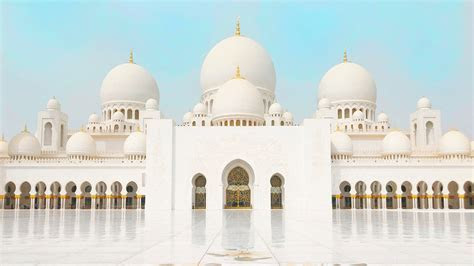 ramadan  expected  start   april cosmopolitan middle east