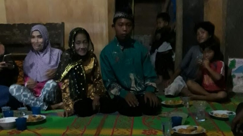 Keduanya menikah secara sederhana