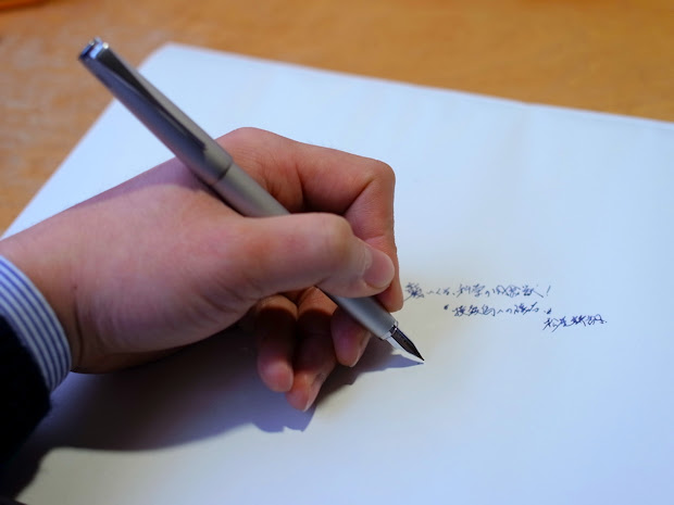 パーカーのインジェニュイティは左利きに優しい筆記具か 1 Taipeimonochrome