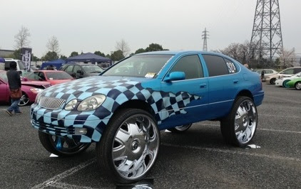 Dqn過ぎる 32インチホイールのヤン車でvipカスタムなアリストがすごい タイヤハウスからはみ出てる