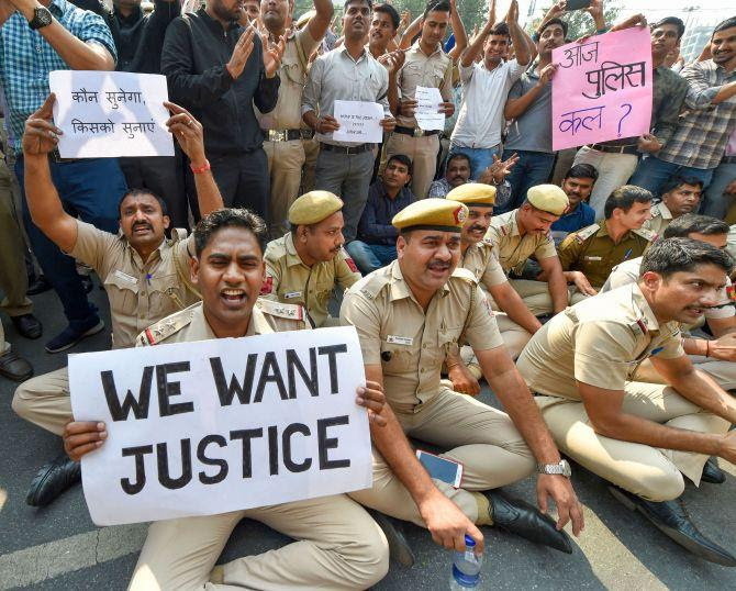 SC lawyer serves notice on Delhi top cop for protest ...