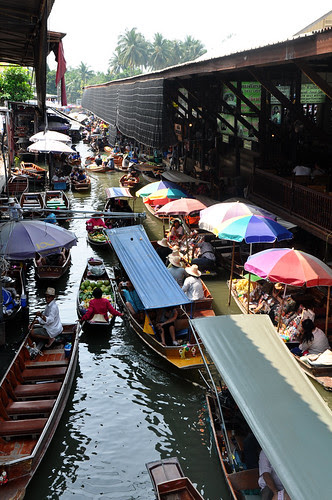 FloatingMarketfromBridge