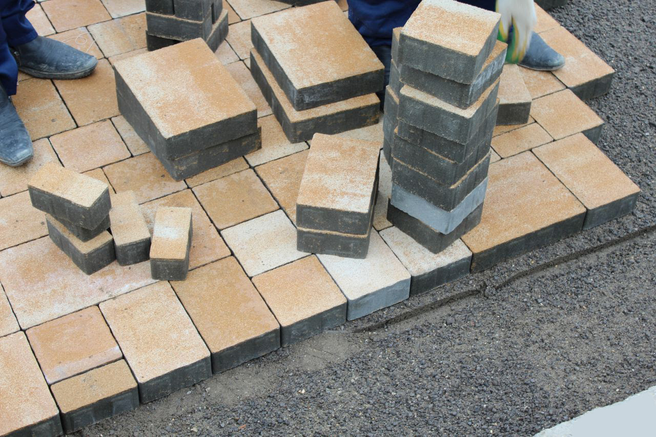 Технология укладки тротуарной плитки под автомобиль