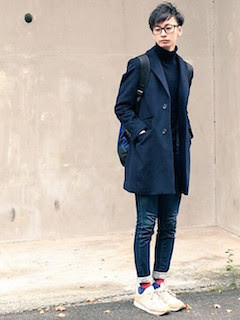 チェスターコート ネイビー の冬のコーデ メンズに人気のネイビーのチェスターコートを紹介