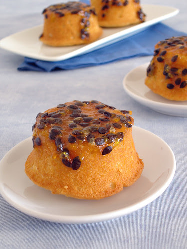 Yogurt and passion fruit syrup mini cakes