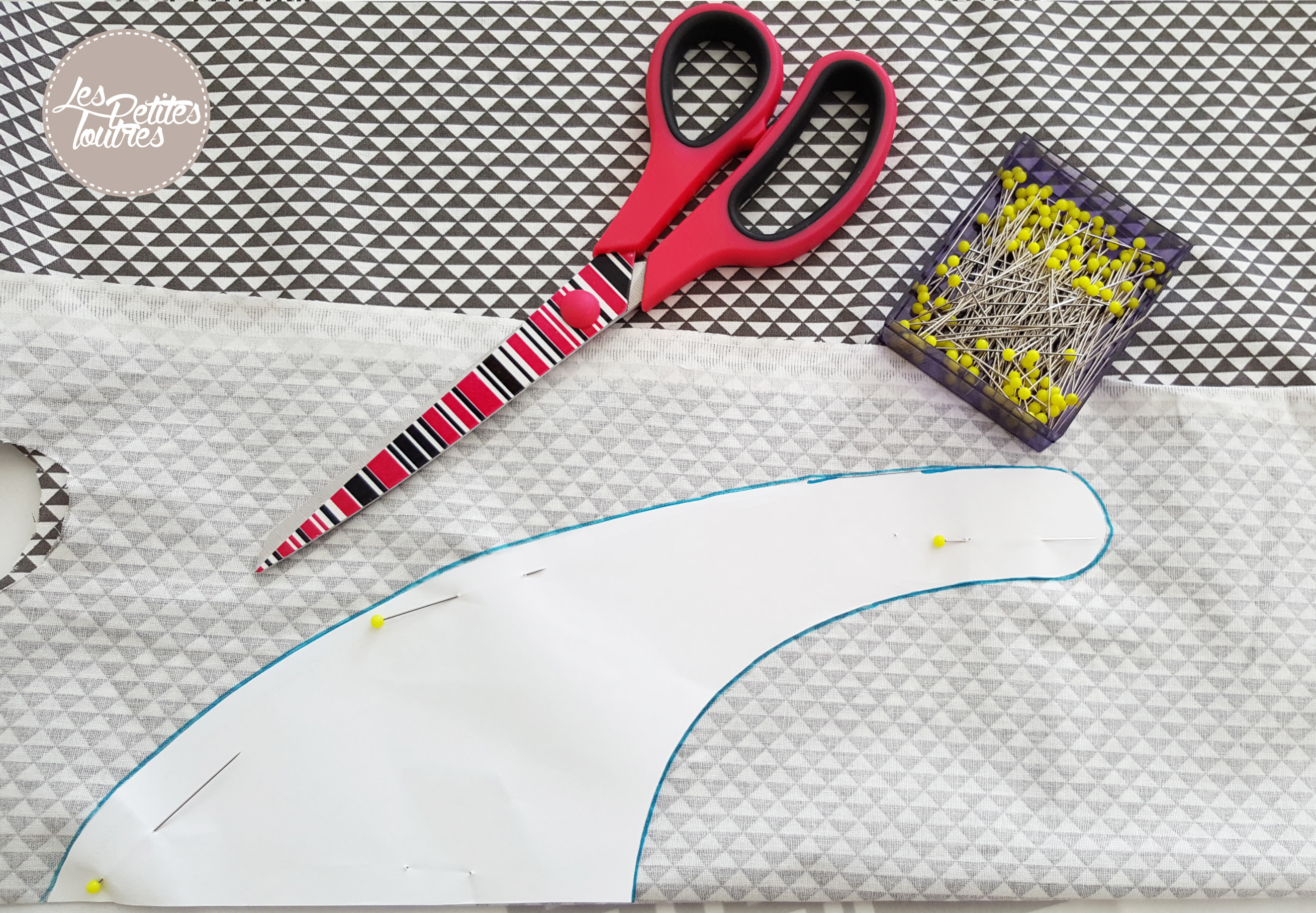 Le Bavoir Bandana Ou L Art De Baver Avec Elegance Tuto De Couture Les Petites Loutres