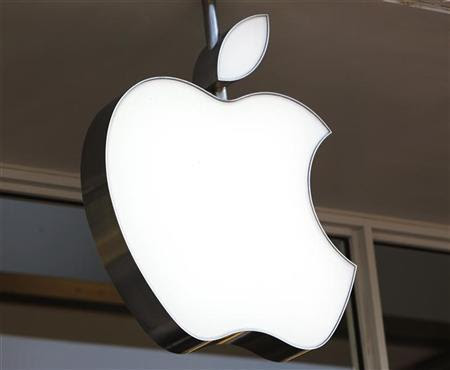 The company's logo is seen on the Apple store in Washington October 6, 2011. REUTERS/Yuri Gripas