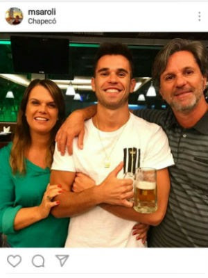 Matheus e os pais (Foto: Reprodução/Instagram)