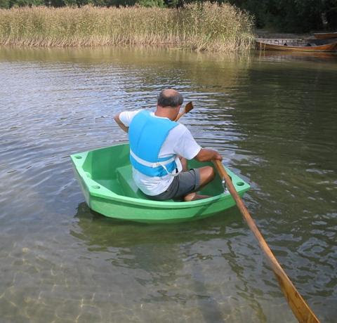  download here a Halfpea rowing video clip (8.8 Mb)and see for Yourself