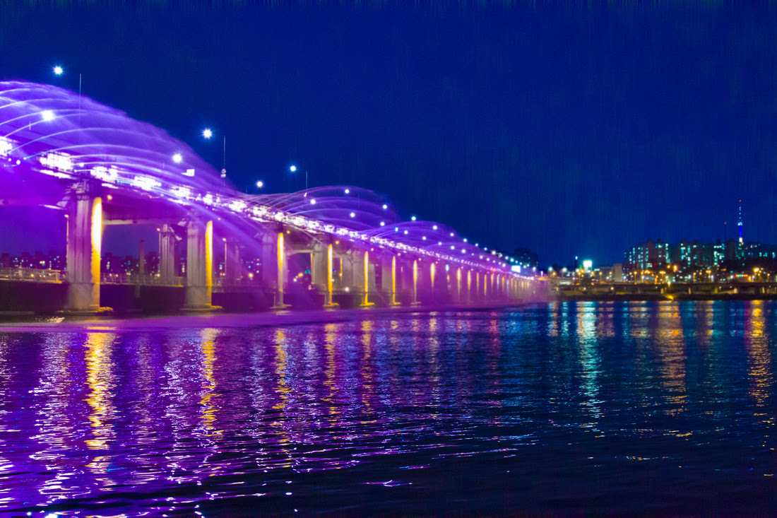  Banpo Bridge  Rainbow Fountain The Flying Hanbok