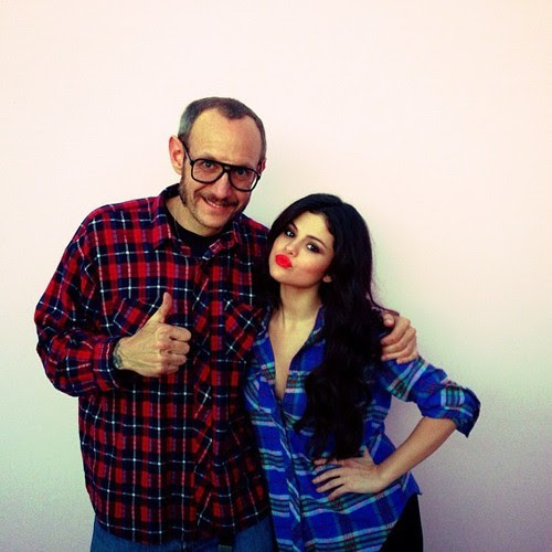 


@jennahipp: &#8220;Had an amazing time with these guys today! ❤💅 @selenagomez#terryrichardson #nailinghollywood #HIPPxRGB ”F2”




