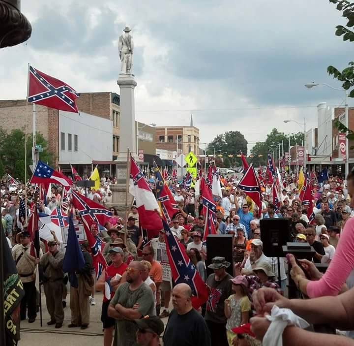 4,000 rally to defend Confederate monument dedicated to fallen loved ones