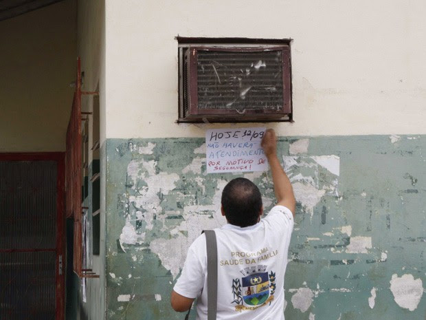 Posto de saúde na Chatuba permenece fechado nesta quarta-feira (Foto: Marcos Tristão / Ag. O Globo)
