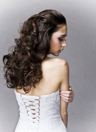 Otherwise, this is picture-perfect beauty for a curly hairstyle.