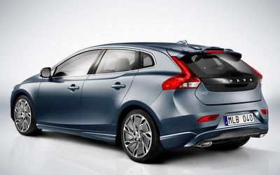 新型ボルボv40のスタイリングの影にあのメーカーが見え隠れ 心はいつもピーカンなり