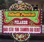 tema puisi karangan bunga