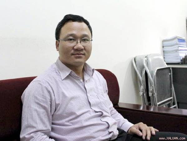  Ông Khuất Việt Hùng