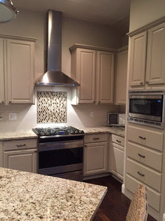 Pickled oak cabinets has me in a pickle over wall color!