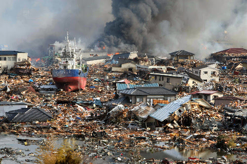 Asahi Com 朝日新聞社 宮城 海岸部に遺体３００人 空港屋上に１３００人避難 東日本大震災