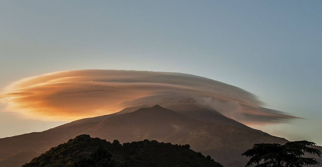 Resultado de imagem para vulcão etna 2017