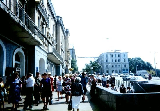 Traffic jams,more traffic and G.U.M - Review of Svetlanskaya Street ...