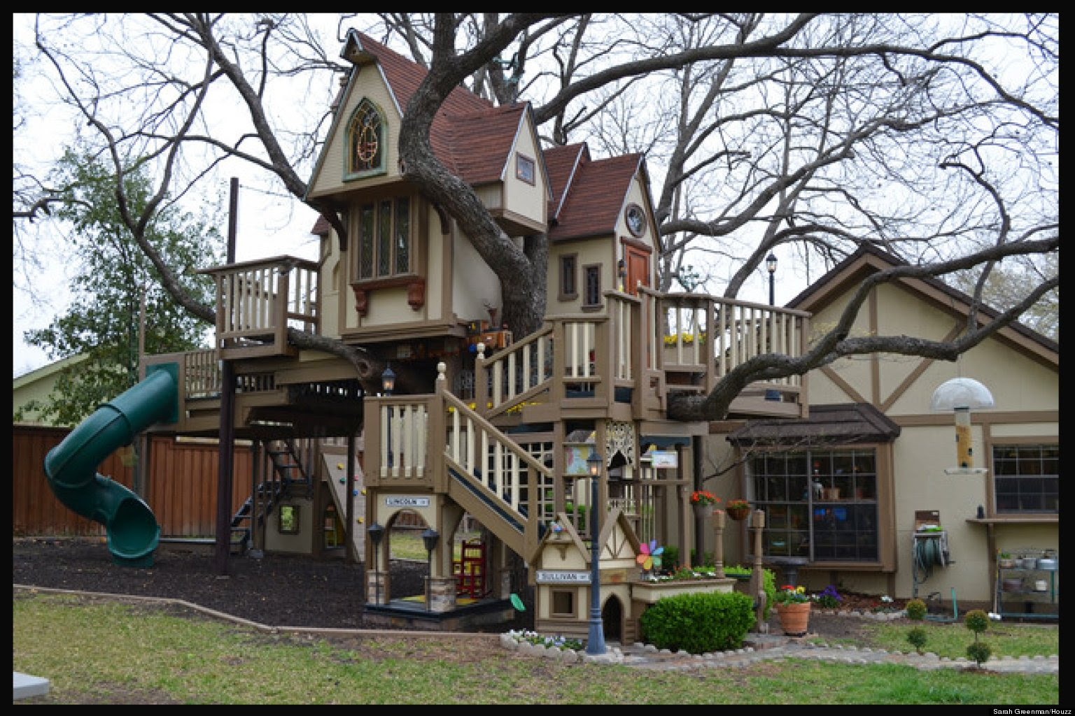 Grandparents Build Amazing Treehouse For Grandchildren, Neighborhood Kids