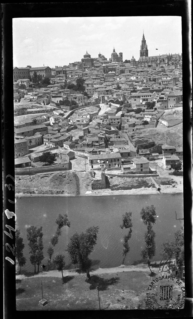 Orillas del Tajo y vista de Toledo en 1933. Fotografía de Gonzalo de Reparaz Ruiz. © Institut Cartogràfic de Catalunya