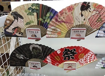扇子 せんす 選び セリアとダイソーどっちで買うか迷った結果は 100円にぎって節約ライフ
