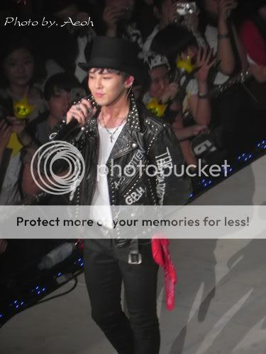 G-Dragon and T.O.P at Stay G Gmarket Concert