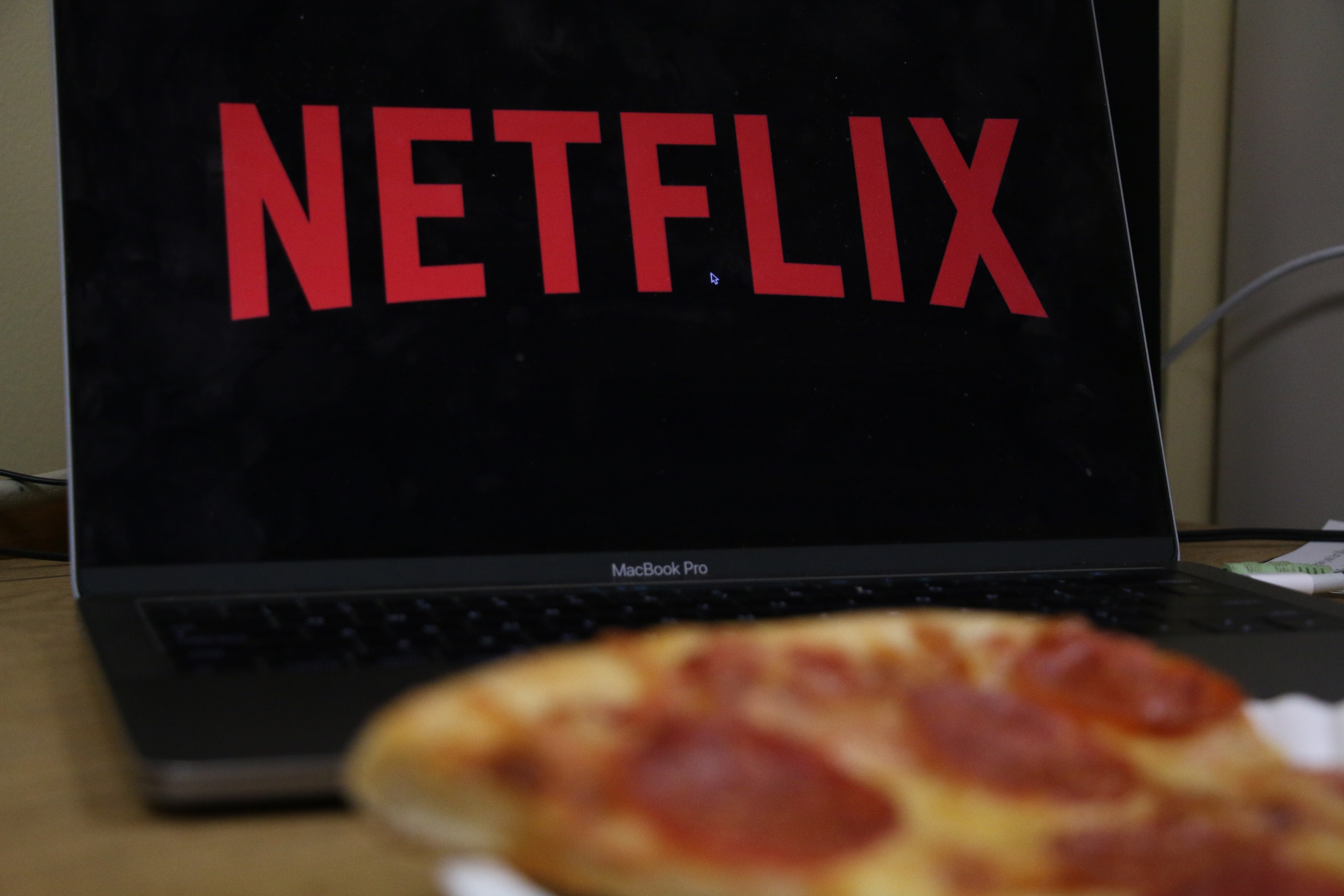Shows To Binge Watch On Netflix Hulu In 2018 Cardinal Points
