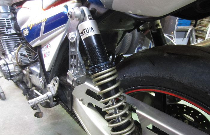 リアサスペンションのオーバーホール完了 Xjr乗りを応援する バイク親父のブログ ヤマハxjr1300 10 のカスタム オーバーホール専門店 神奈川県相模原市