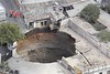 Hueco gigante en Guatemala producido por el Huracán Agatha