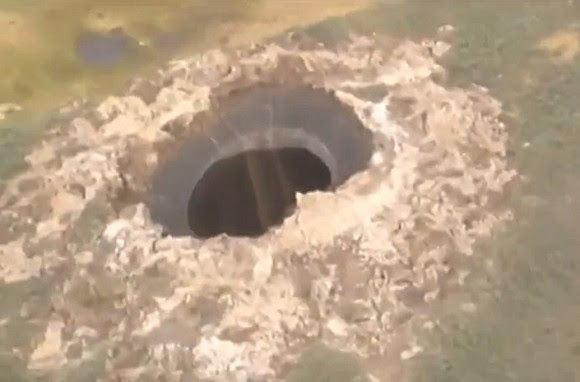 An 80-meter-wide crater recently discovered in  northern Siberia (Video screenshot)