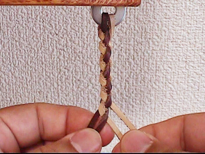 革ヒモの組み方 ４つ組み 四つ編み ストレート模様