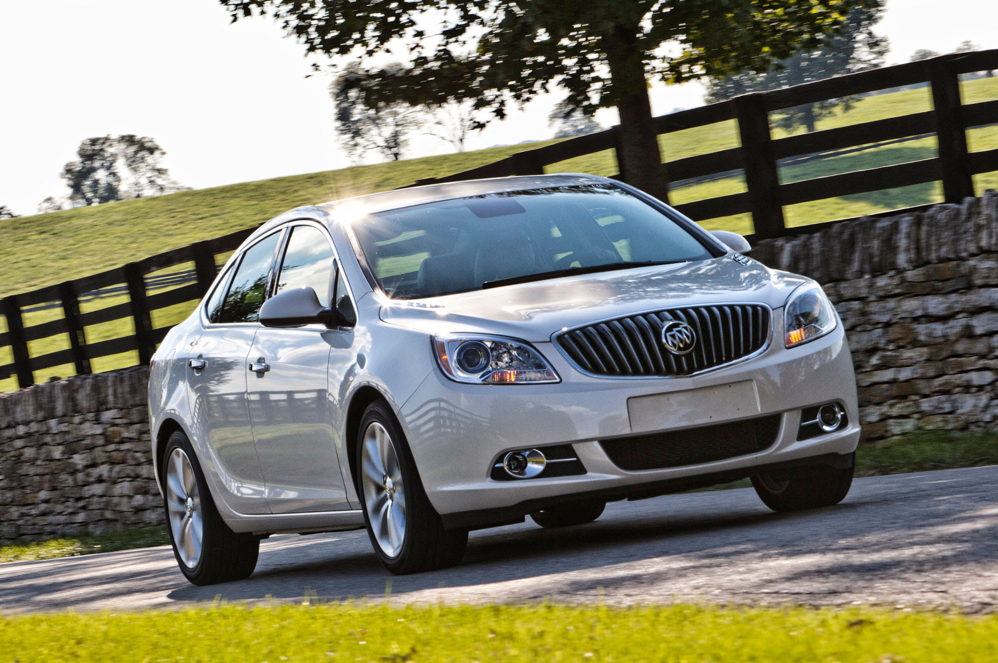 2016-Buick-Verano-Turbo-front-three-quarter-in-motion-03