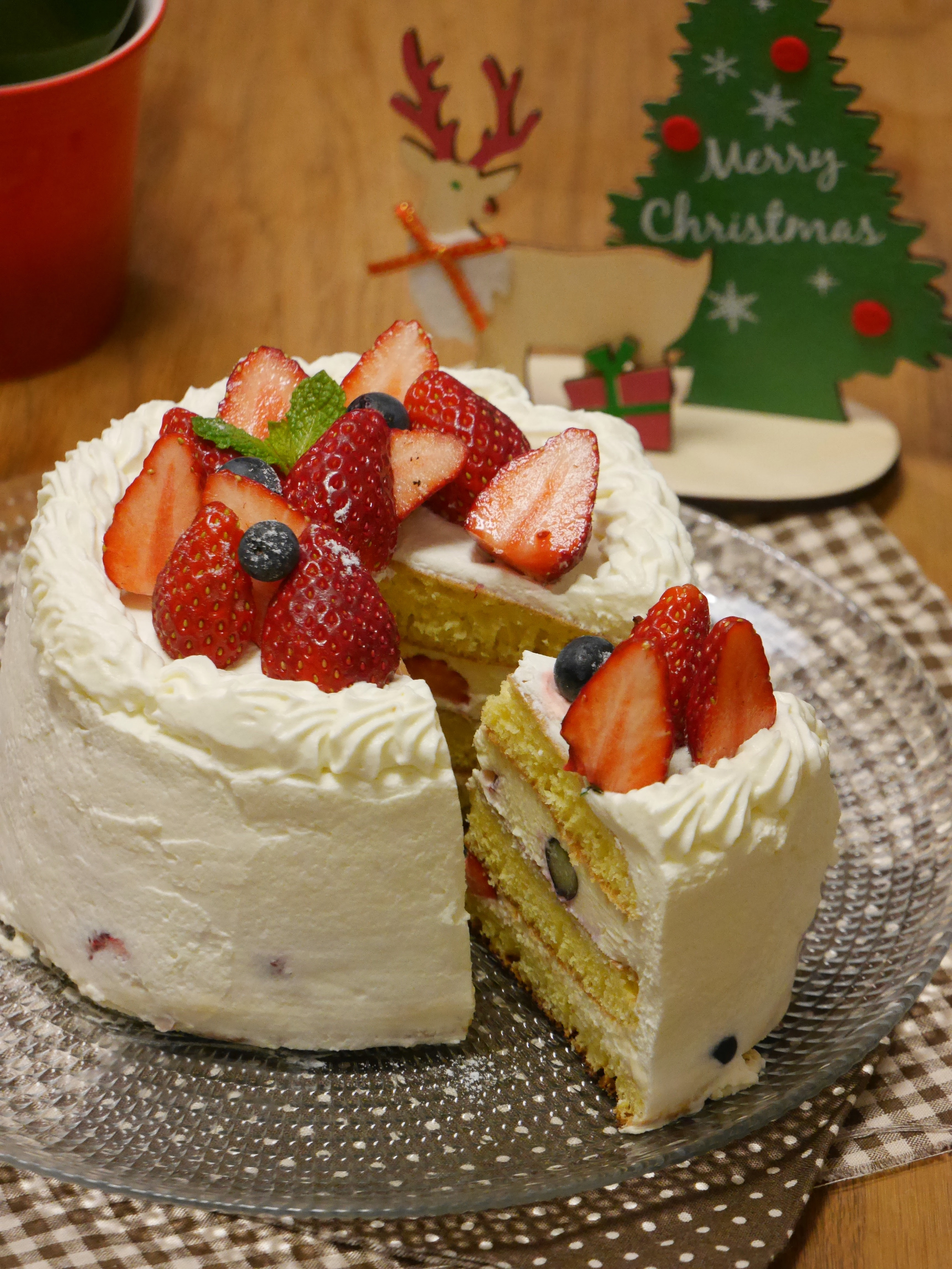 型もオーブンも不要 ホットケーキミックスでふわふわスポンジケーキの作り方 クリスマスケーキ よなよな食堂 毎日の簡単料理レシピ