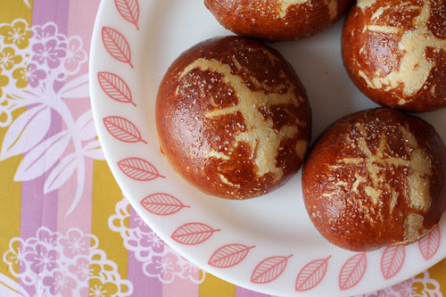 Bretzel Bread: Tricks and Video Tutorial - In Color Order