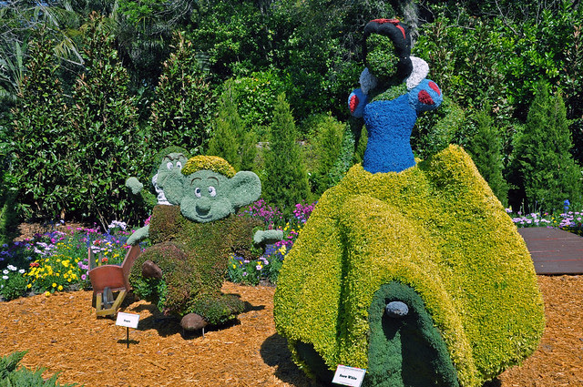 Snow White and Dopey Topiary