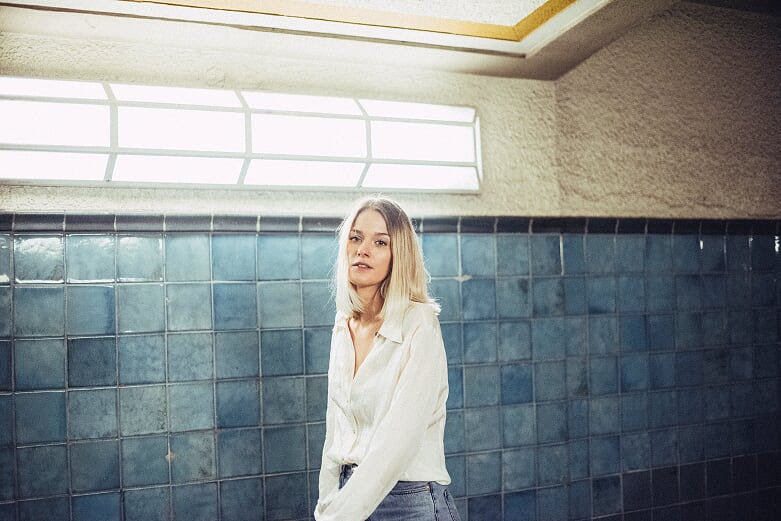 Die Estnische Sangerin Leelo Lasst Auf Ihrem Debut Genregrenzen Verschwimmen Musik3000 Leelo tungal (born 22 june 1947 in tallinn) is an estonian poet, children's writer, translator, editor and librettist. musik3000