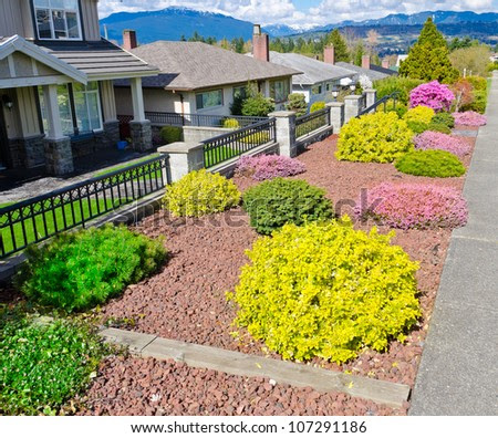 Pictures Of Front Yard Landscape Flowers | Bill House Plans