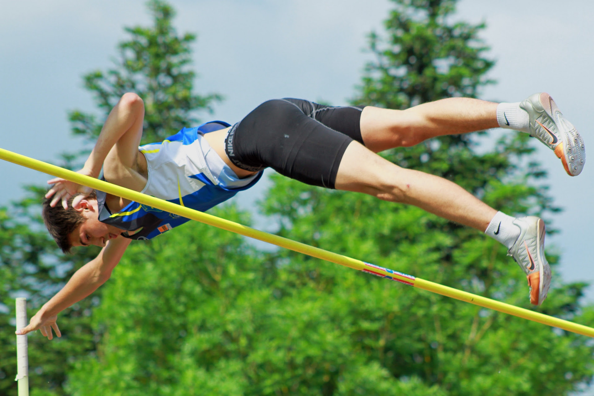Compétition de saut à la perche unique en Auvergne