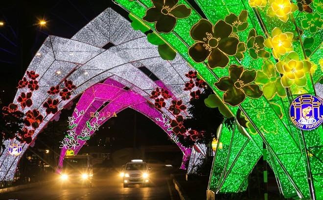 Ánh đèn lung linh của sài gòn trong đêm giao thừa 2015-7