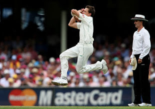 Dale Steyn at the top of his run-up, Australia v South Africa, 3rd Test, Sydney, 1st day, January 3, 2009