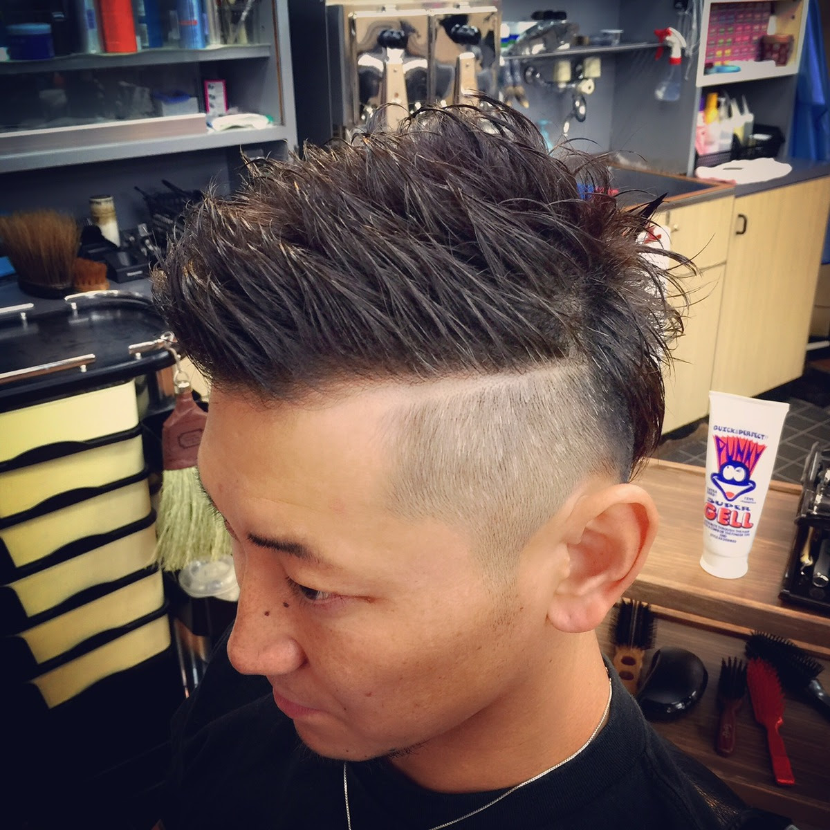 ソフトモヒカン ツーブロック フェード ライン剃り メンズの髪の悩みを解決 瑞穂町の Barbershop バーバーショップ 理容室 カットスペースシオザワ