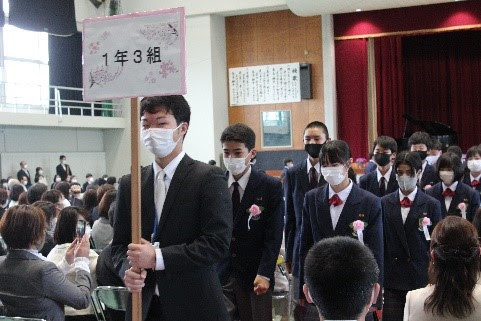 福山市立神辺中学校 福山市立神辺中学校は 自他の良さを認め合いながら 未来を切り開き 地域 社会に貢献する生徒の育成を目指します