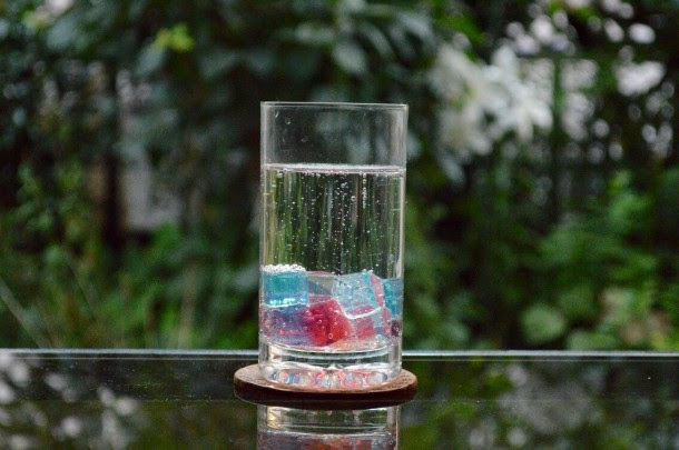 ペリエに浮かぶ 食べられる宝石 ほんのひと手間 美しすぎる夏のソーダ水の楽しみ方